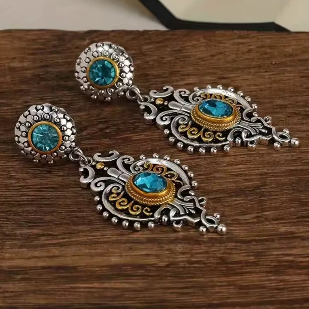 Victorian Blue Crystal Silver Drop Earrings - Picture 4 of 6